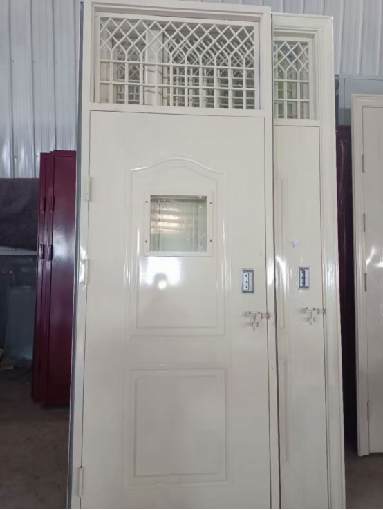 伊宁县学校教室门