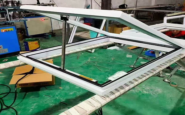 某地下车库出入口伊宁县排烟窗配置工程