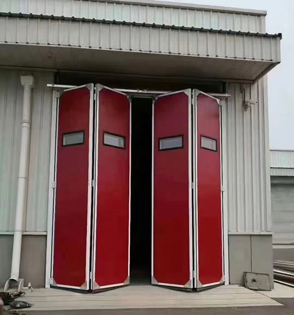 伊宁县工业折叠门在大型装配车间出入口的应用实例